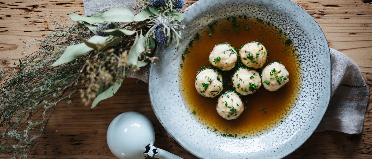 Tiroler Speckknödel In Rindsuppe