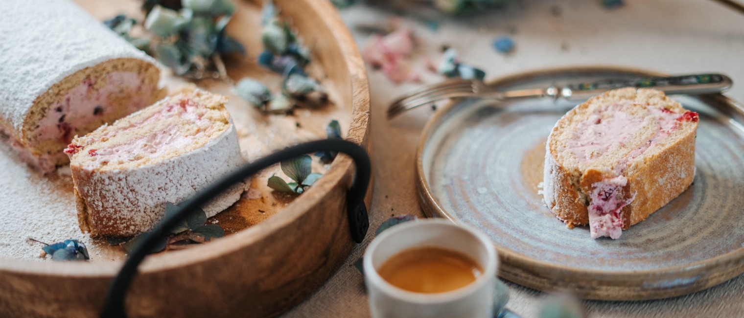 Buchweizenroulade mit Preiselbeer-Topfen-Creme » Rezept | SPAR Mahlzeit!