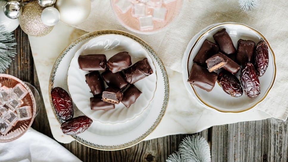 Schokoladen-Pralinen mit Dattelkaramell