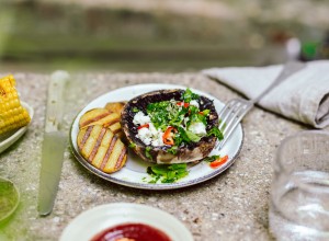 Portobello-Burger mit Feta und Kräuterdressing